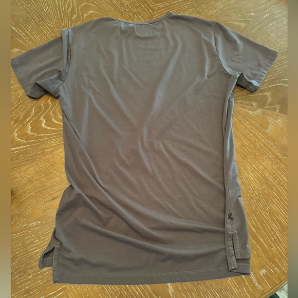Men’s medium charcoal gray AO pyca pro Cuts split hem T-shirt - Picture 4 of 4